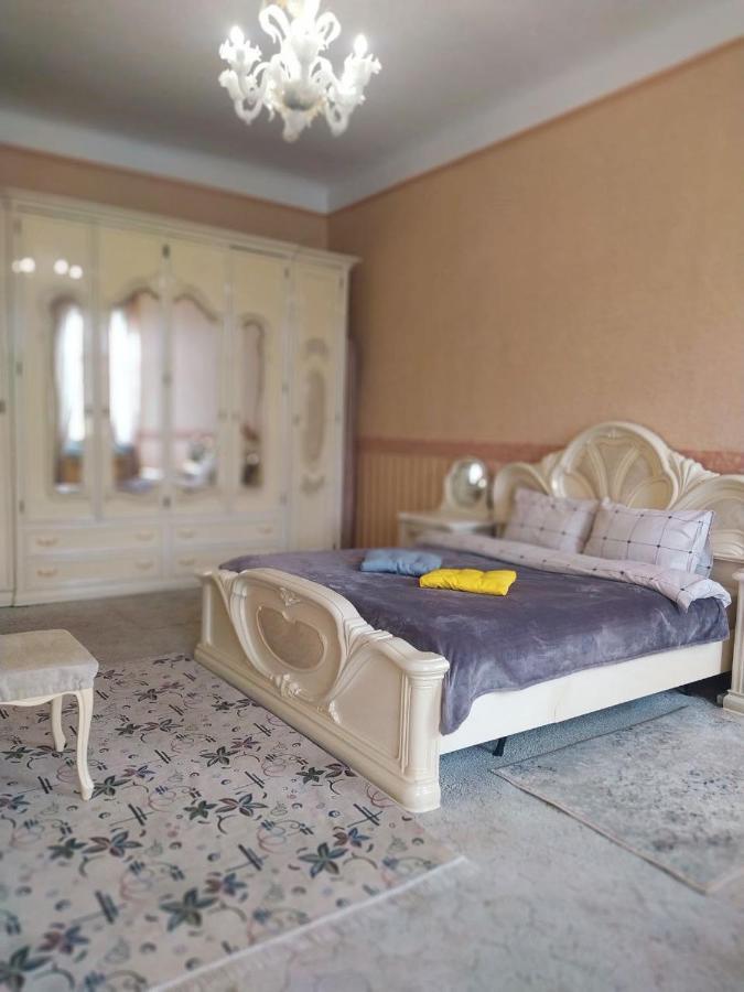 Світло Є! Історичний Центр! Apartment Kiev Luaran gambar