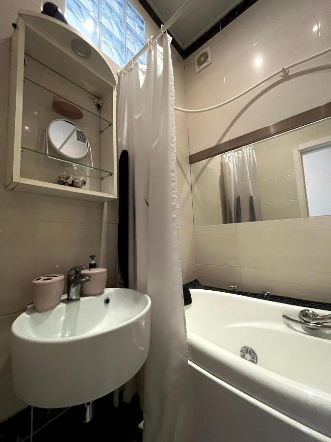 Світло Є! Історичний Центр! Apartment Kiev Luaran gambar