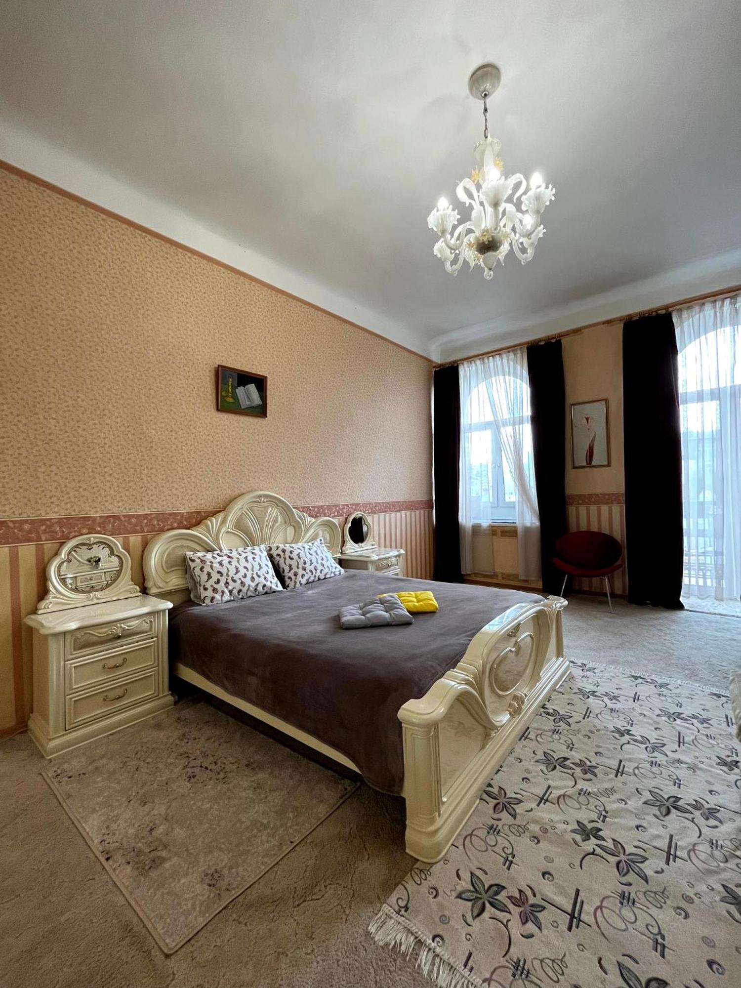 Світло Є! Історичний Центр! Apartment Kiev Luaran gambar