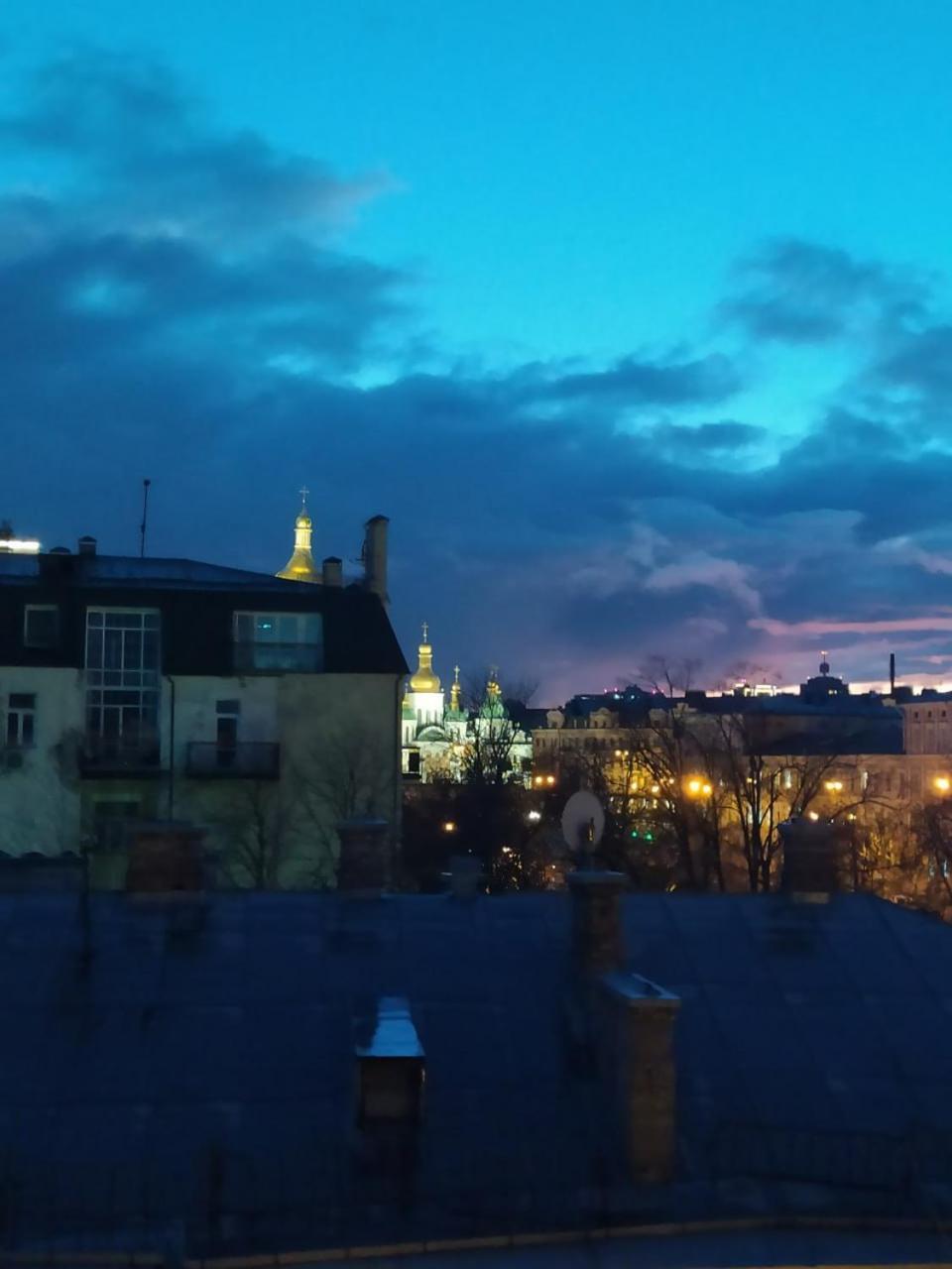 Світло Є! Історичний Центр! Apartment Kiev Luaran gambar